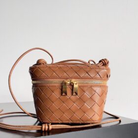 BV Mini Intrecciato Vanity Case