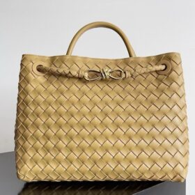 BV Medium Andiamo Bag